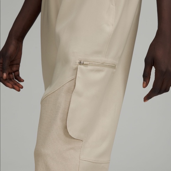 ❗️ISO❗️Lululemon Relaxed Mid-Rise Cargo Crop in Raw Linen - Size 4 - NWT / NWOT - Picture 6 of 6